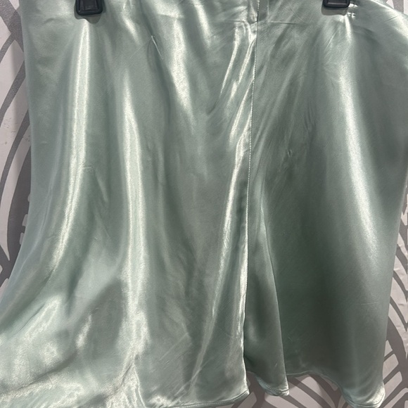 H&M mint green satin like mini skirt - Picture 5 of 7